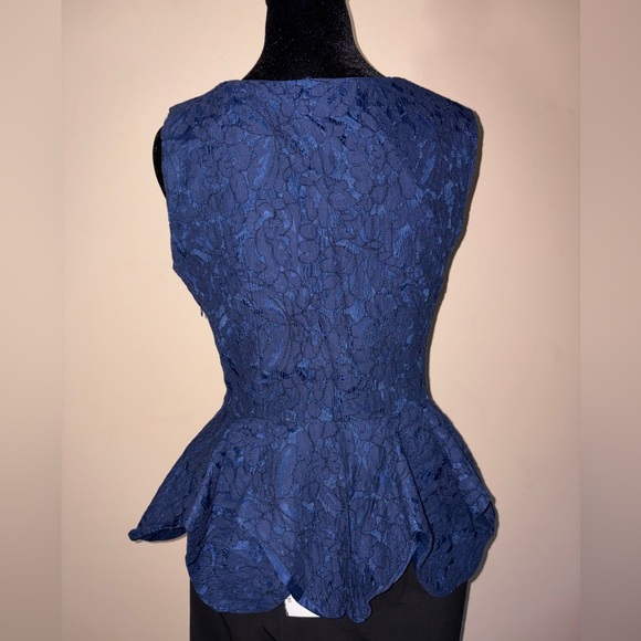 Lulu's Sleeveless Navy Blue Floral Lace Peplum Top -EUC - Picture 4 of 6